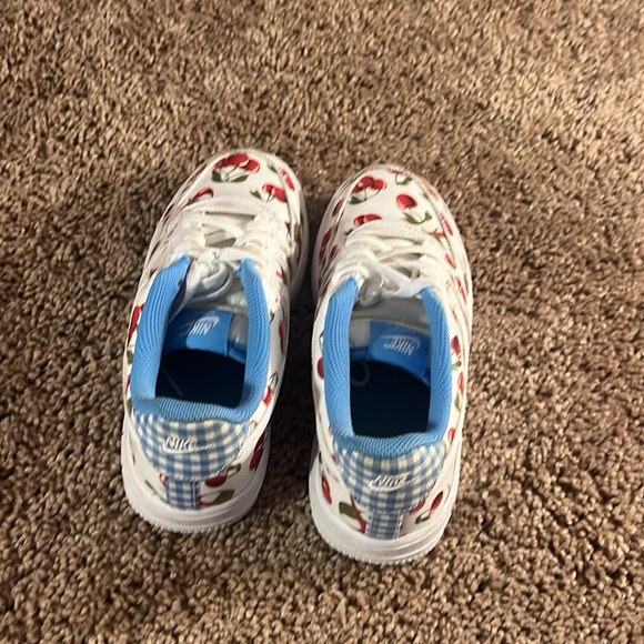 COPY - Girl’s Nike Air Force 1 “Cherry” Size 2.5 - Picture 4 of 4